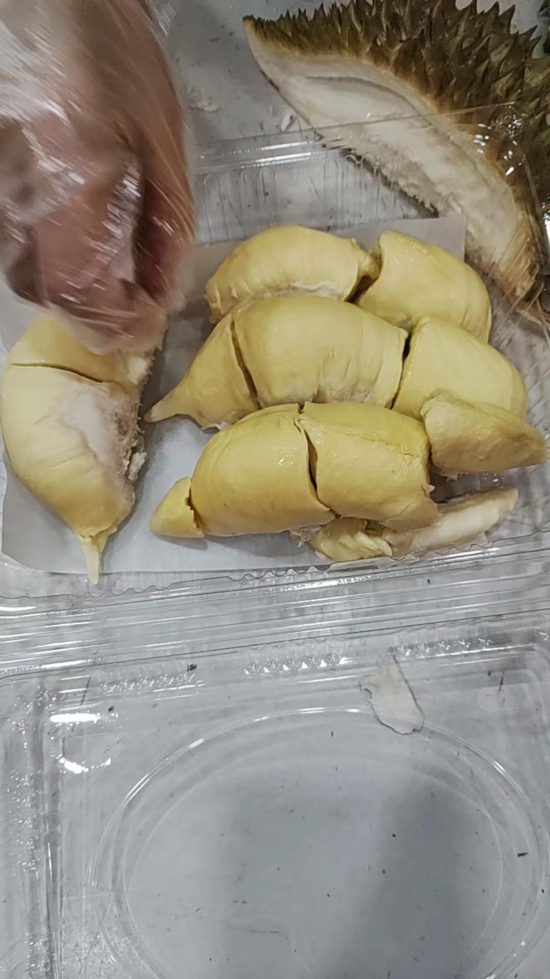 首先，这里的服太好了，今天又遇上一个服务特别好的美女！让我不想买都得买，冲着这份