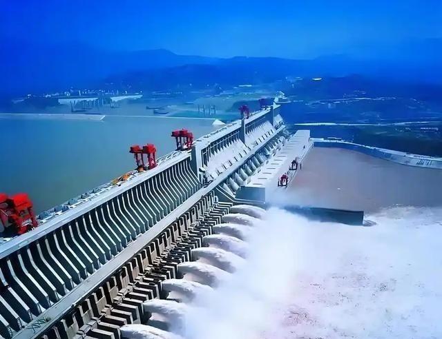 日本网友表示：如果中日战争爆发，日本第一个炸的不是中国的重要城市，而是第一个炸中