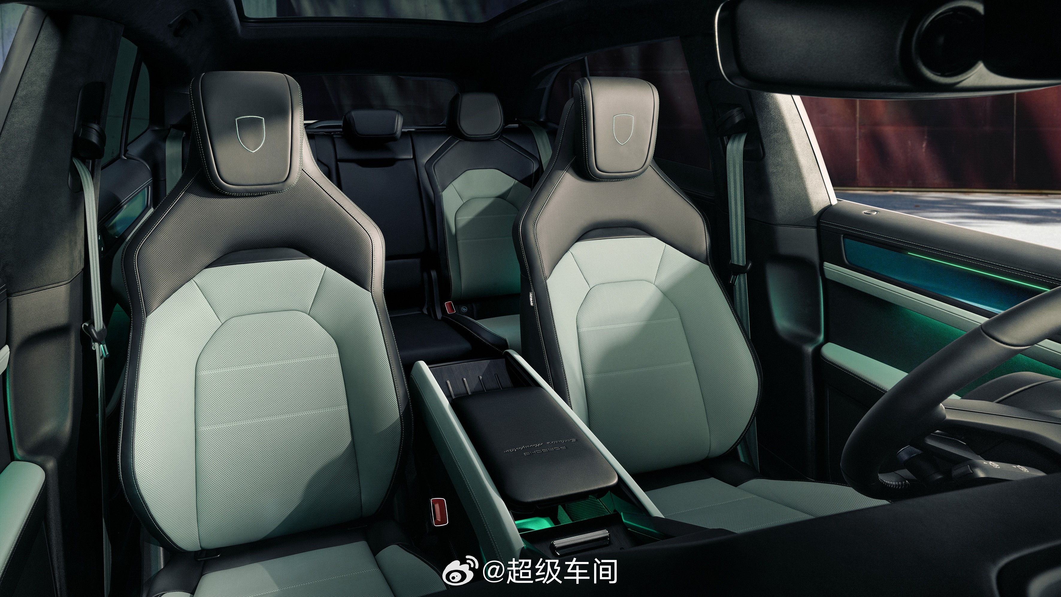 那个弯曲的屏幕真的要量产了保时捷正式发布了全新纯电动卡宴SSUV，这是新款卡宴