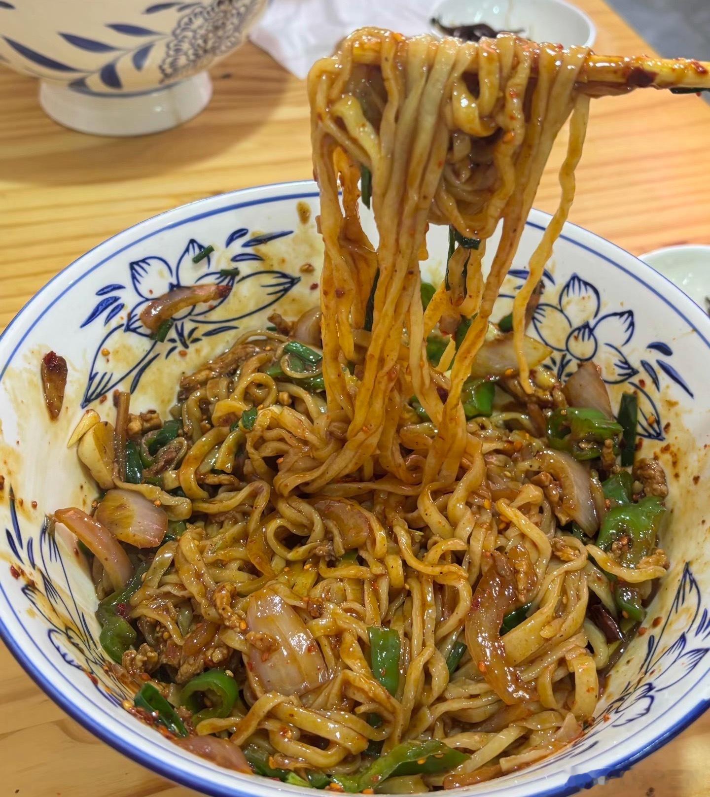 今日份午餐，菜拌面​​​
