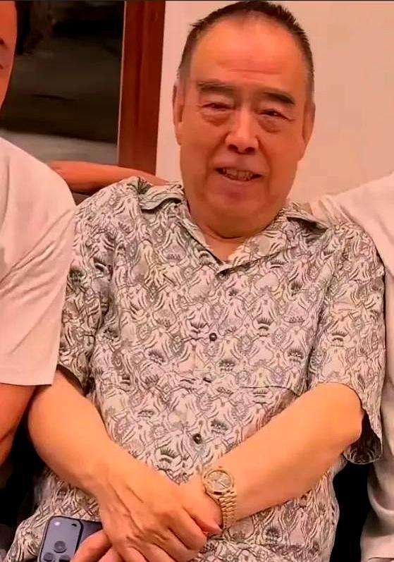 别再嘲笑陈凯歌江郎才尽了，你以为他在亏钱拍电影，其实他在下一盘横跨三十年的死棋。