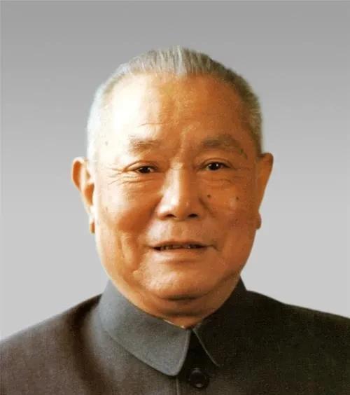 1976年，毛主席与世长辞，守灵期间，陈锡联对李先念说了一句话，李先念听到后顿时