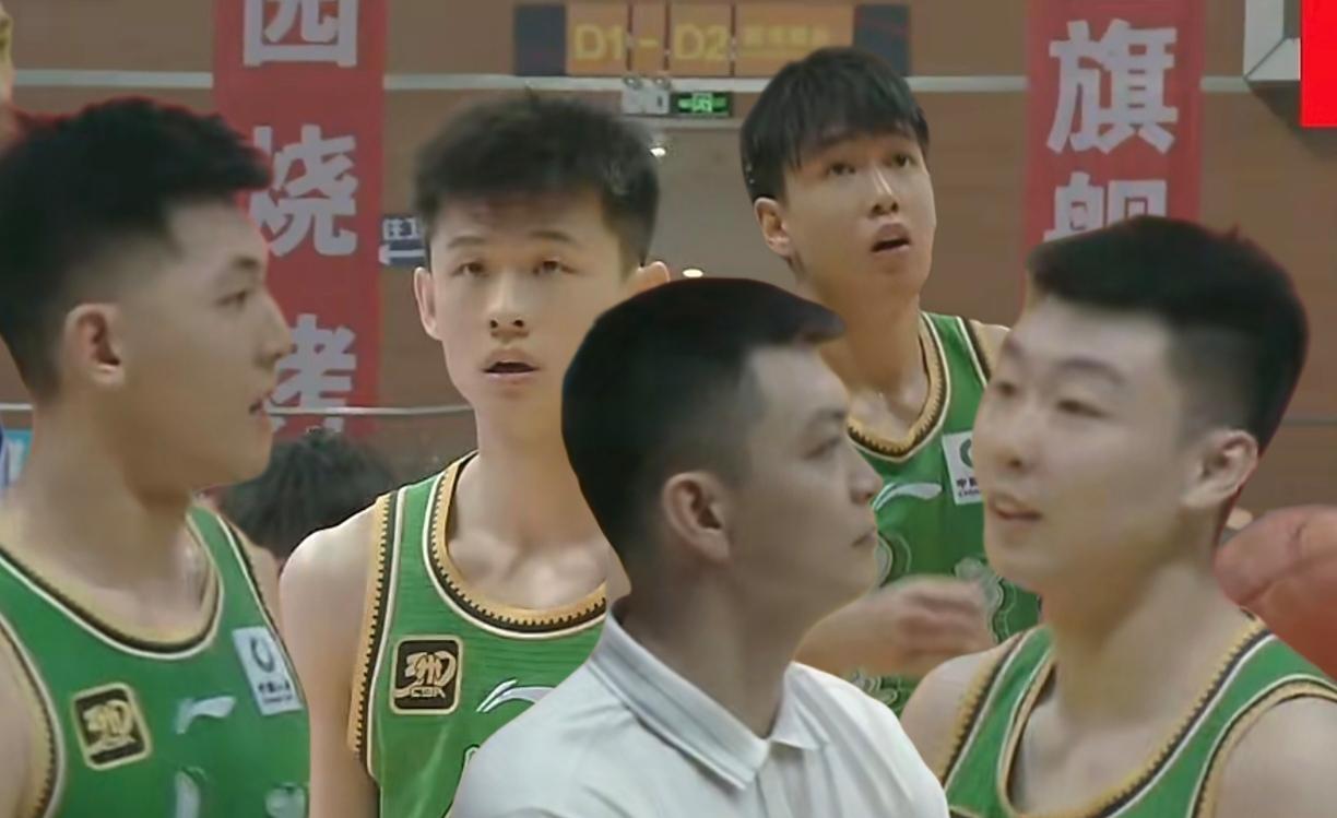 辽篮下一个赛季最值得期待的球员不是俞泽辰，也不是付豪，更不是李晓旭或者鄢手骐，因