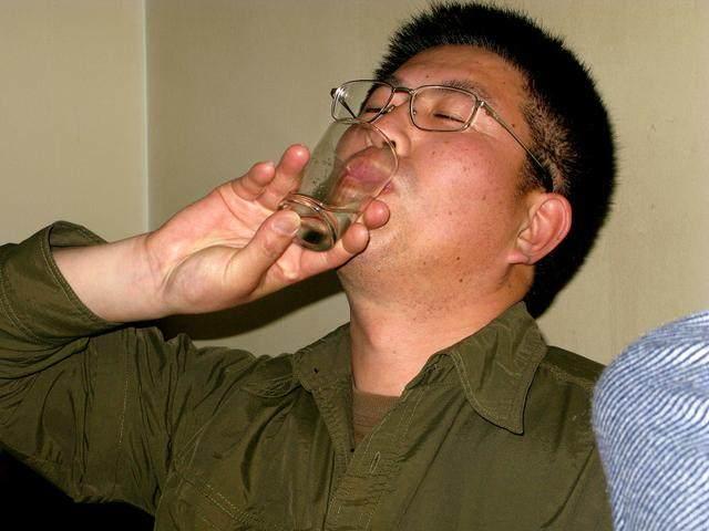 每天6两白酒, 15年后查出肝癌晚期! 大夫: “主谋”不是酒