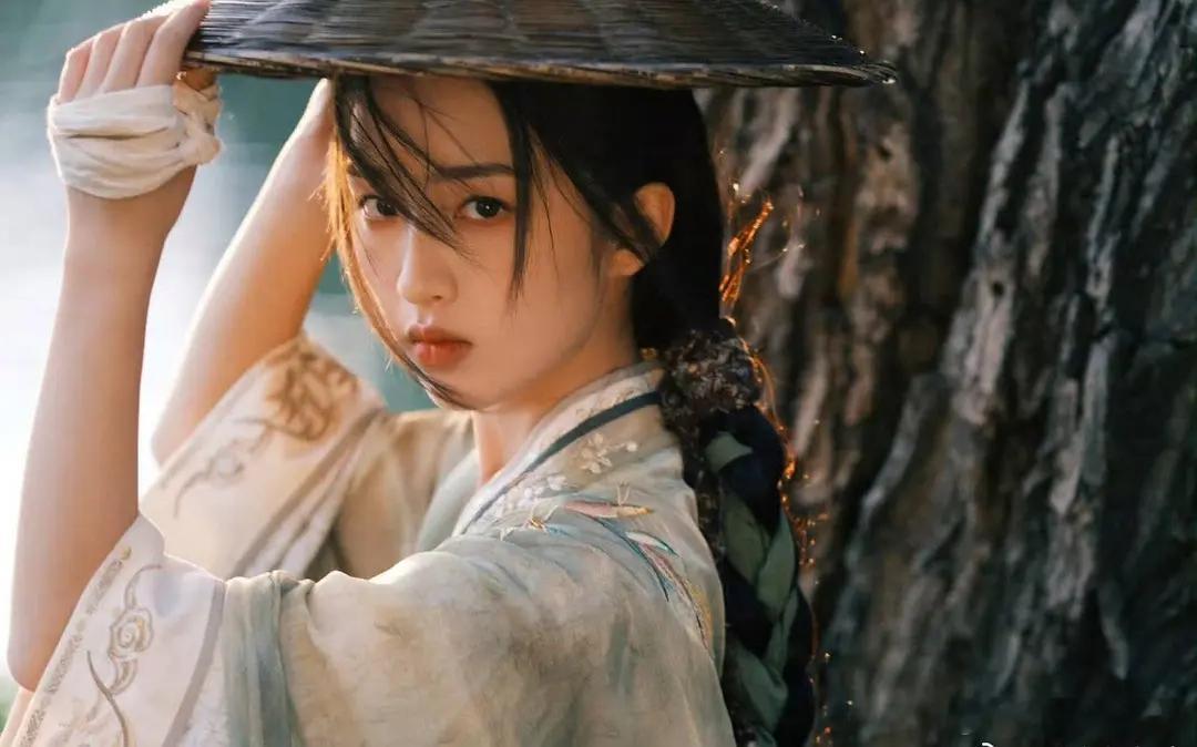灯花笑女主呼声最高的是鞠婧祎和邓恩熙，你们觉得她俩谁更符合你们角色预期？