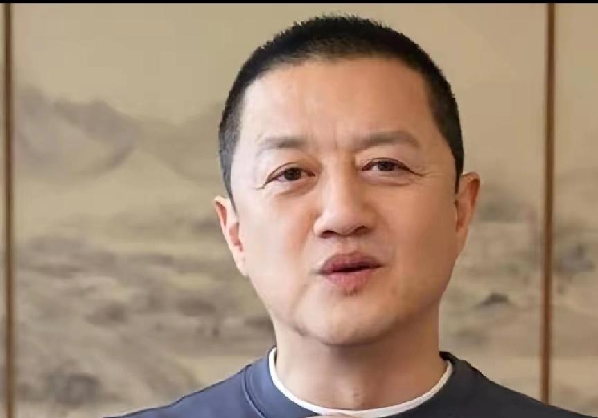 李亚鹏直播间哽咽落泪，道出十年尘封往事：“那年我跌入深渊，给黄晓明拨通电话，刚开