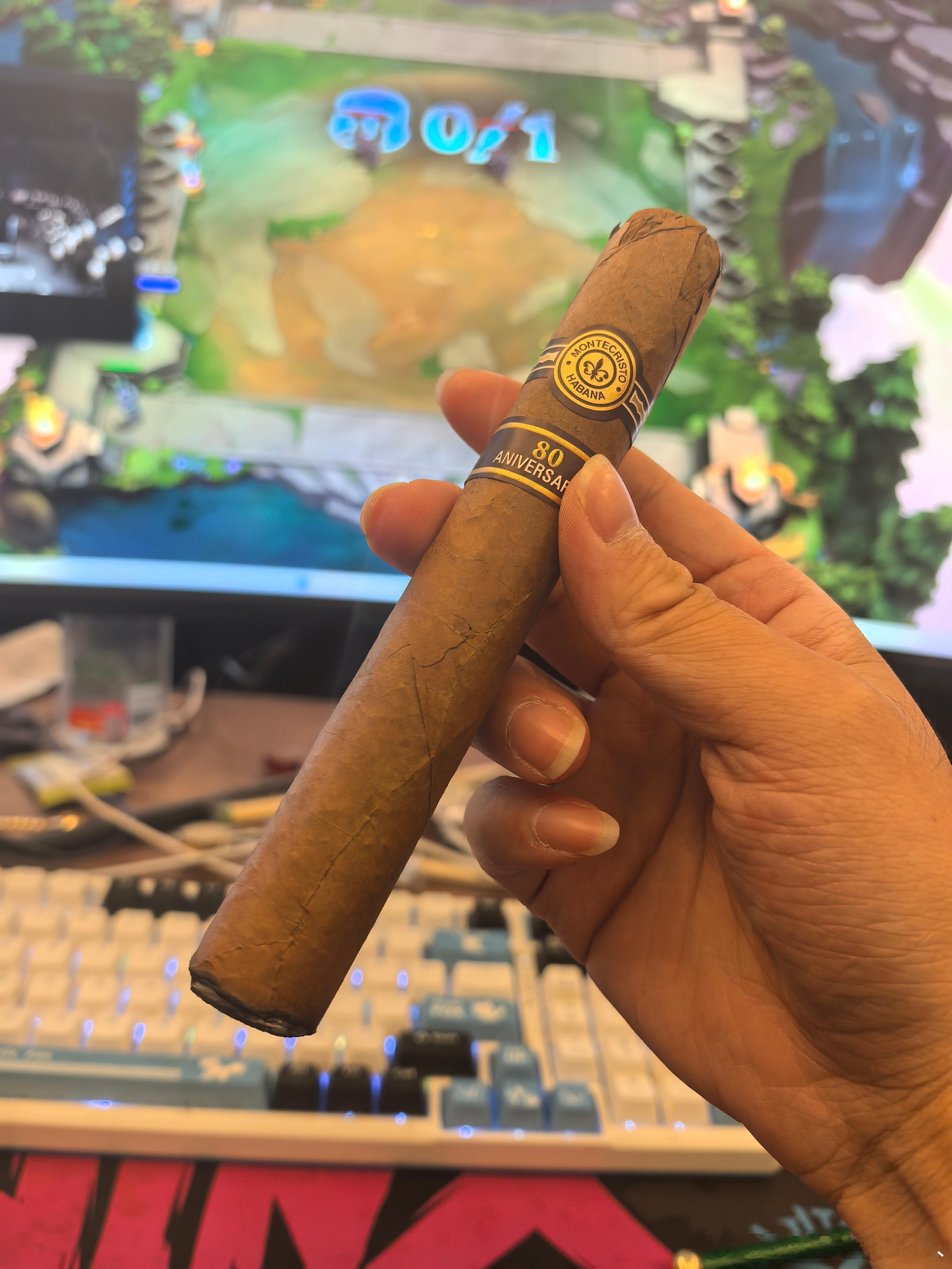 今天来只蒙特80味道一般，也可能是我状态一般话说真得出个雪茄刀或者剪子了这个太粗