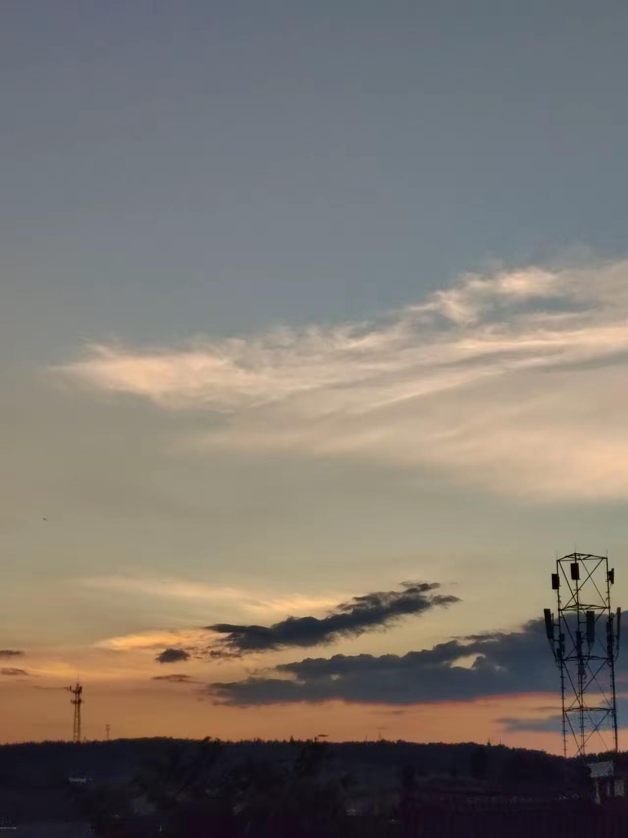 网上流传着这样一段话：“开放移民，中国会有一半人离开。”在我看来，离开中国并