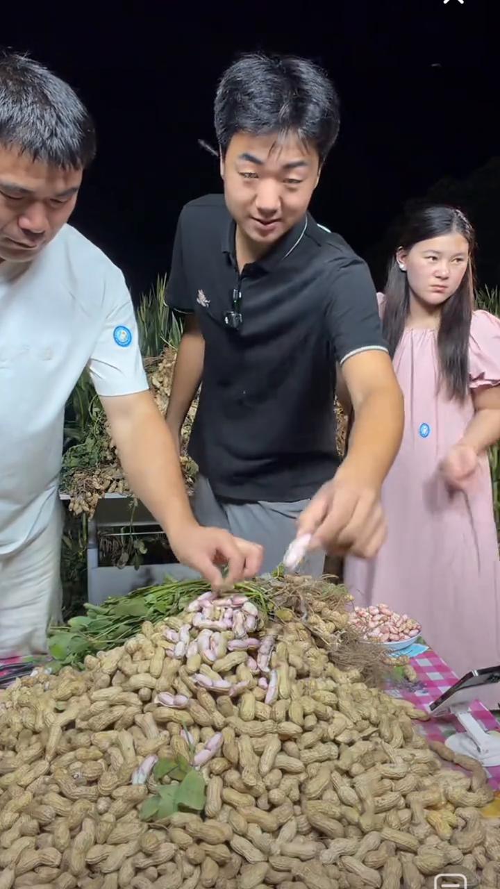 哥，这要是地旱了还得拉，水一车一车往里浇，感觉中不？想拉一车不能让它缺水，天气不