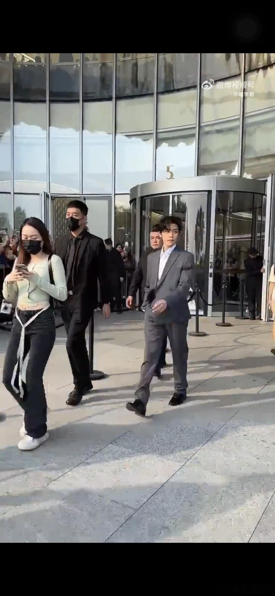 侯明昊身高看起来能有179吗