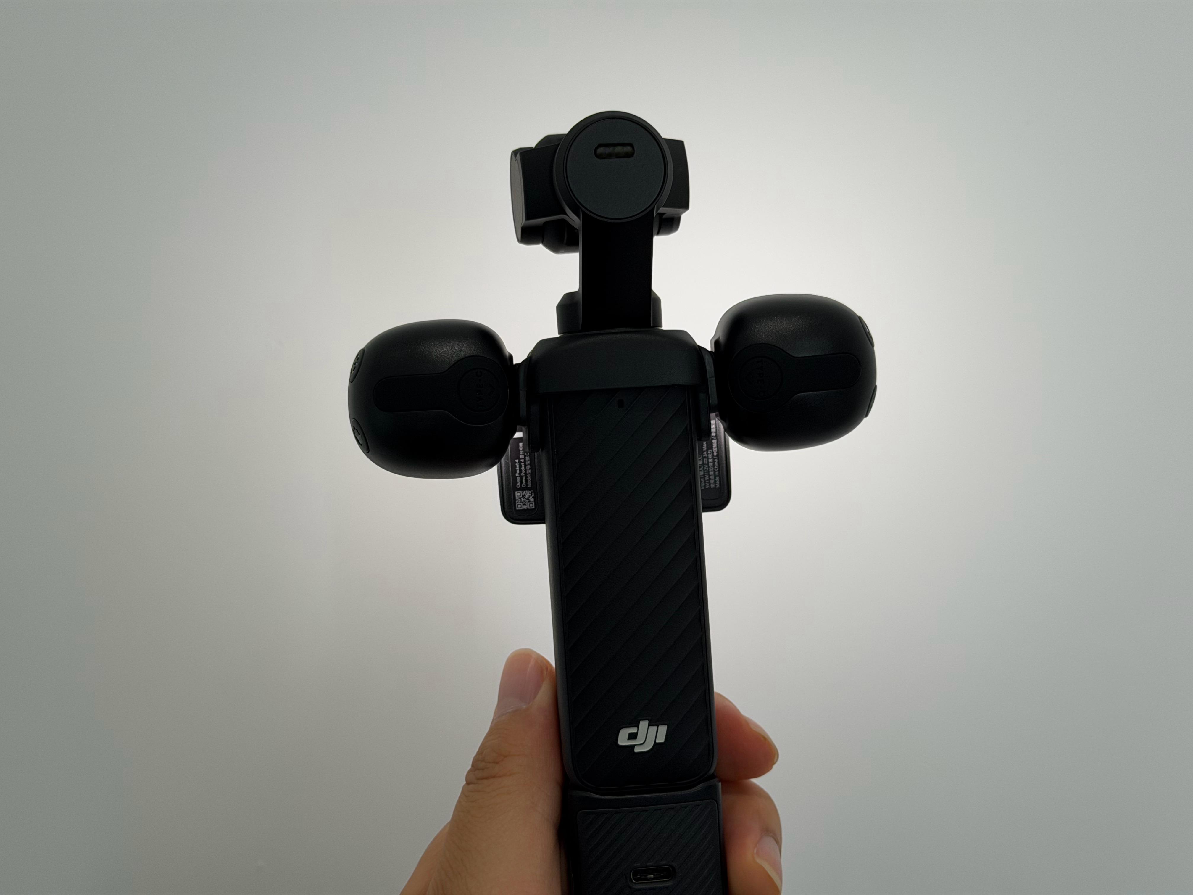 泰迅是有点东西的整了一套他家的Pocket4配件，补光灯滤镜脚架收纳包一整