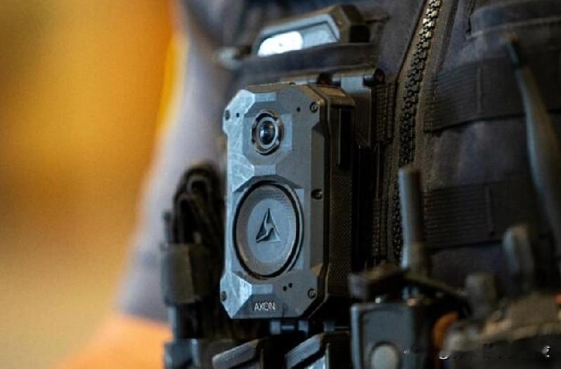 加拿大警方启动AI摄像头试点，7000人“高危名单”实时监控引争议