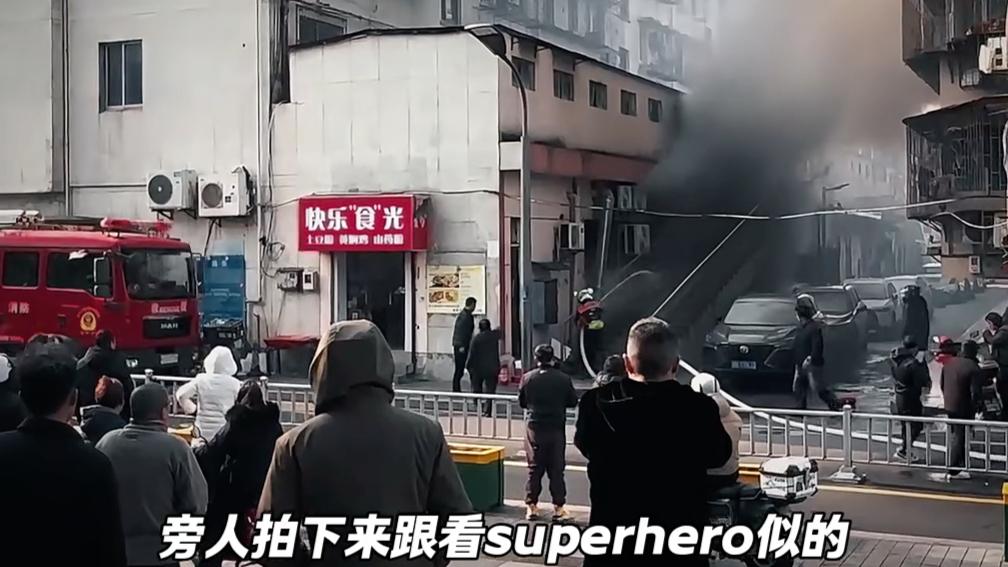 外卖超人来袭!披着送餐服的英雄日常