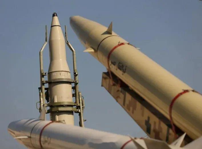 伊朗反击逆袭：俄罗斯开天眼，美军防空网一周被撕裂，五角大楼慌了神