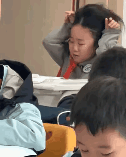 上海海港4比0武汉三镇我真的快要被武汉三镇搞疯了，特别是莫白旗！先去楼下跑两圈