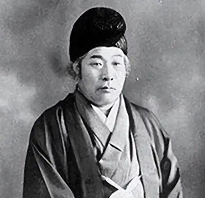 怪不得日本这么着急想跟咱们打一仗，日本出了个特别神的预言家叫王仁三郎，他最出名的