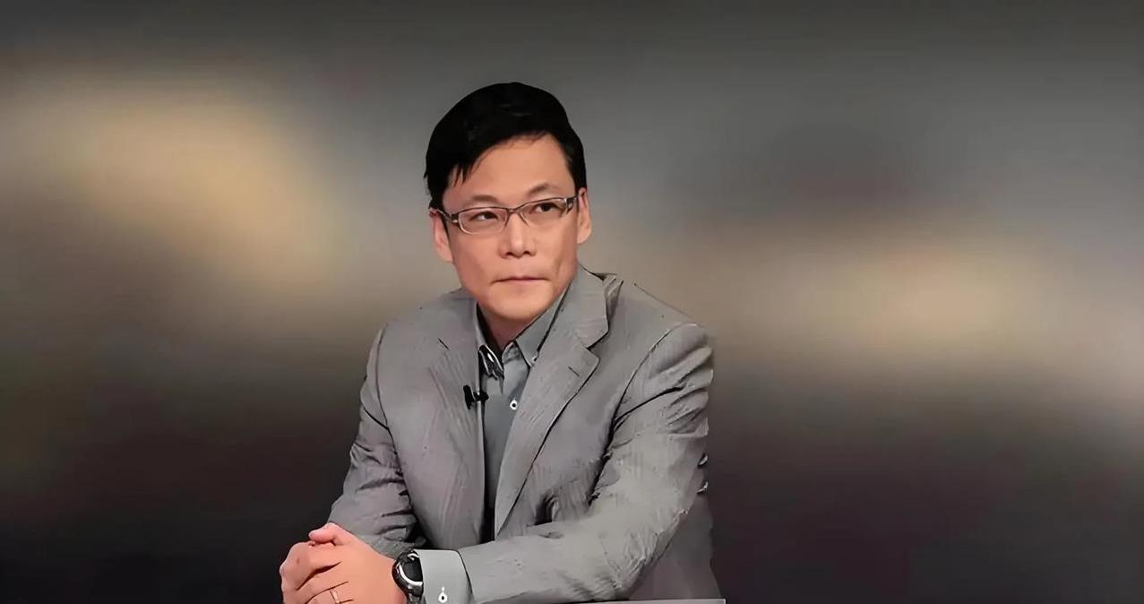 “庆子”一笑，热搜就到！互联网话题企业家李国庆先生于6月18日被曝再婚，李国庆