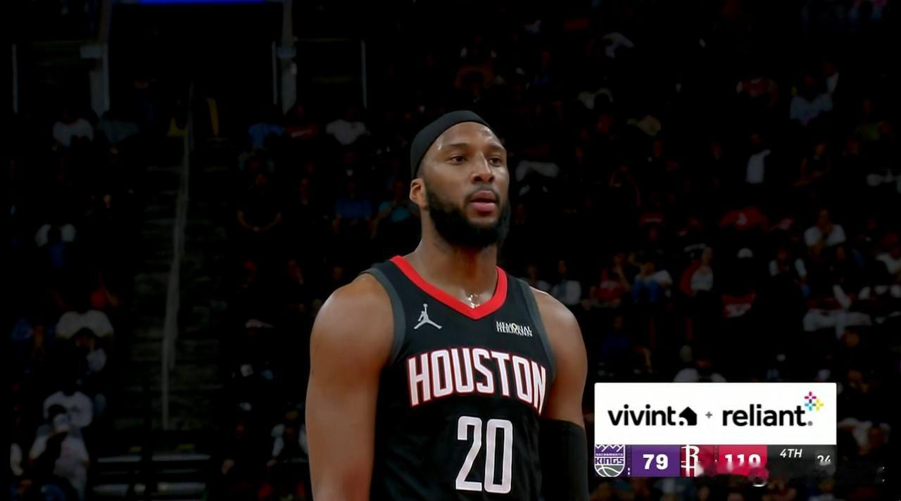 火箭大将奥科吉真是一反常态！在今天火箭主场以128：97大胜国王的比赛中，向来不