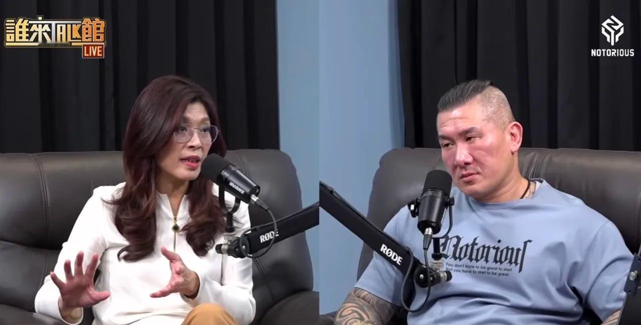 郑丽文摊牌了，郑丽文晚上接受馆长专访时称，只要承认“九二共识”，大陆对我们好还来