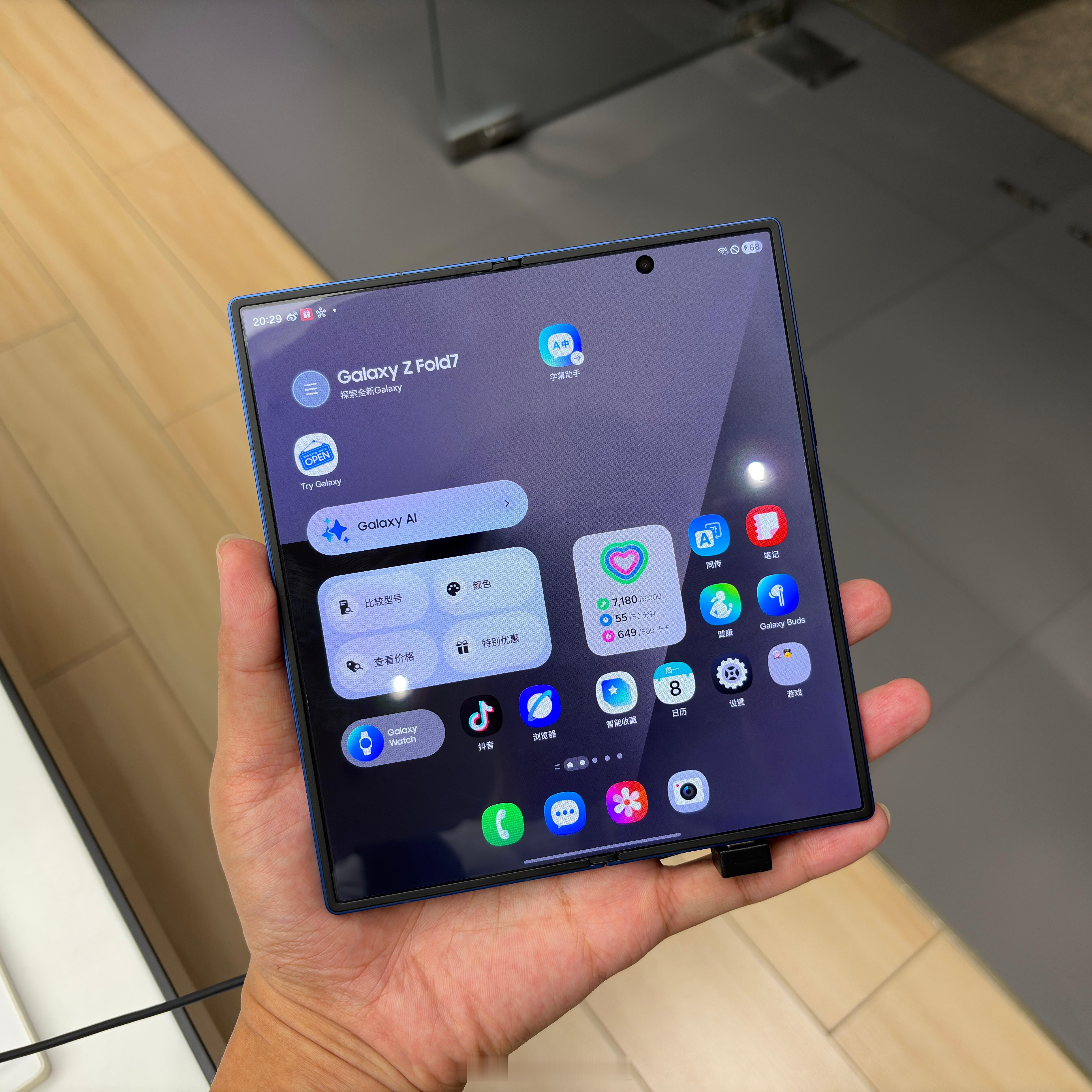 在FindN5和三星Fold7之间纠结了半年，要不是三星这块屏幕实在太差，我