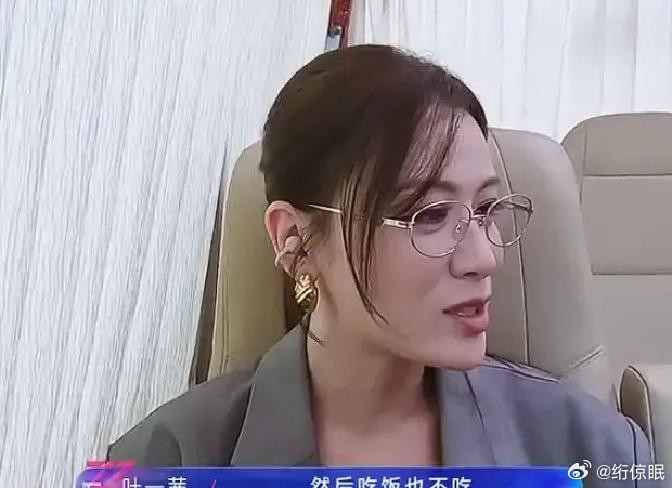 《乘风破浪》四公，叶一茜拿了第一。然后她跑了。不是被淘汰，是主动走的。之前