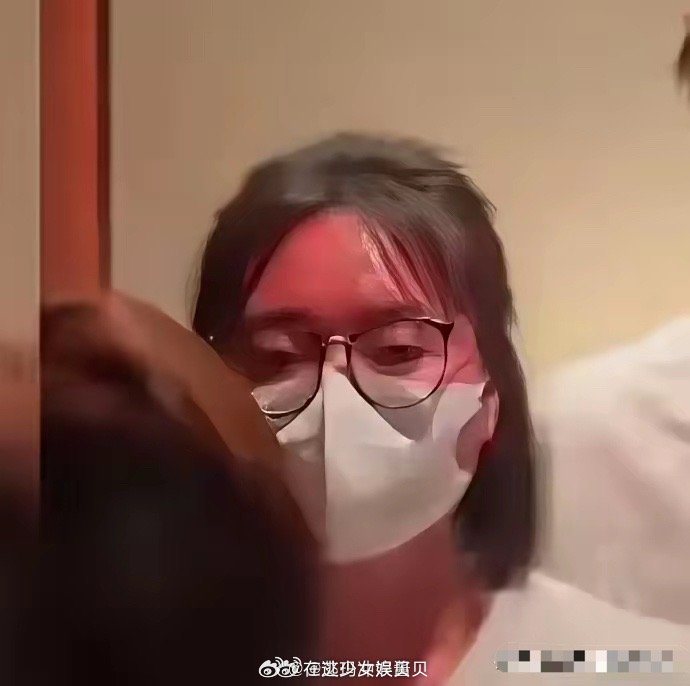 看到来自于网友分享的李雪琴的照片，我是真的没想到，内娱的酒桌文化也如此严重…