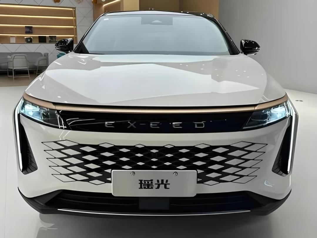 2027款星途瑶光，十二万多起，燃油插混随便选，底盘带CDC减震，开着稳当舒服。