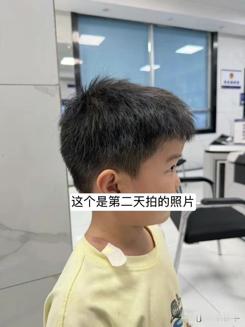 四岁男孩的父亲真是一位智者！完整视频公布以后，很多网友看完，觉得女子拉扯男孩的