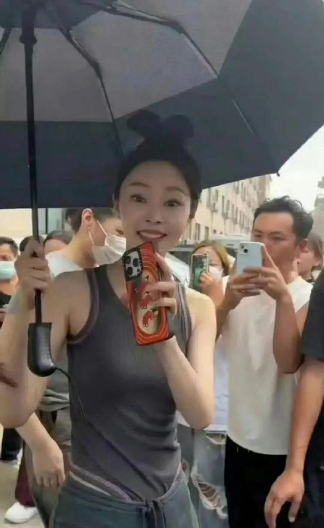 让她给你展示一下吧