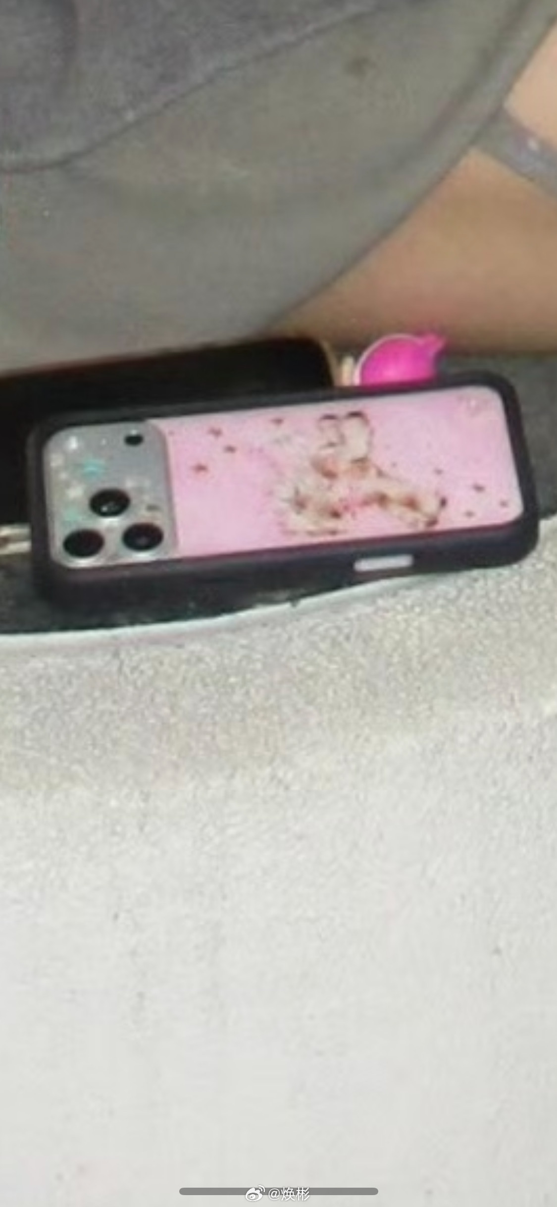 富人新标识：iPhone戴wf手机壳！