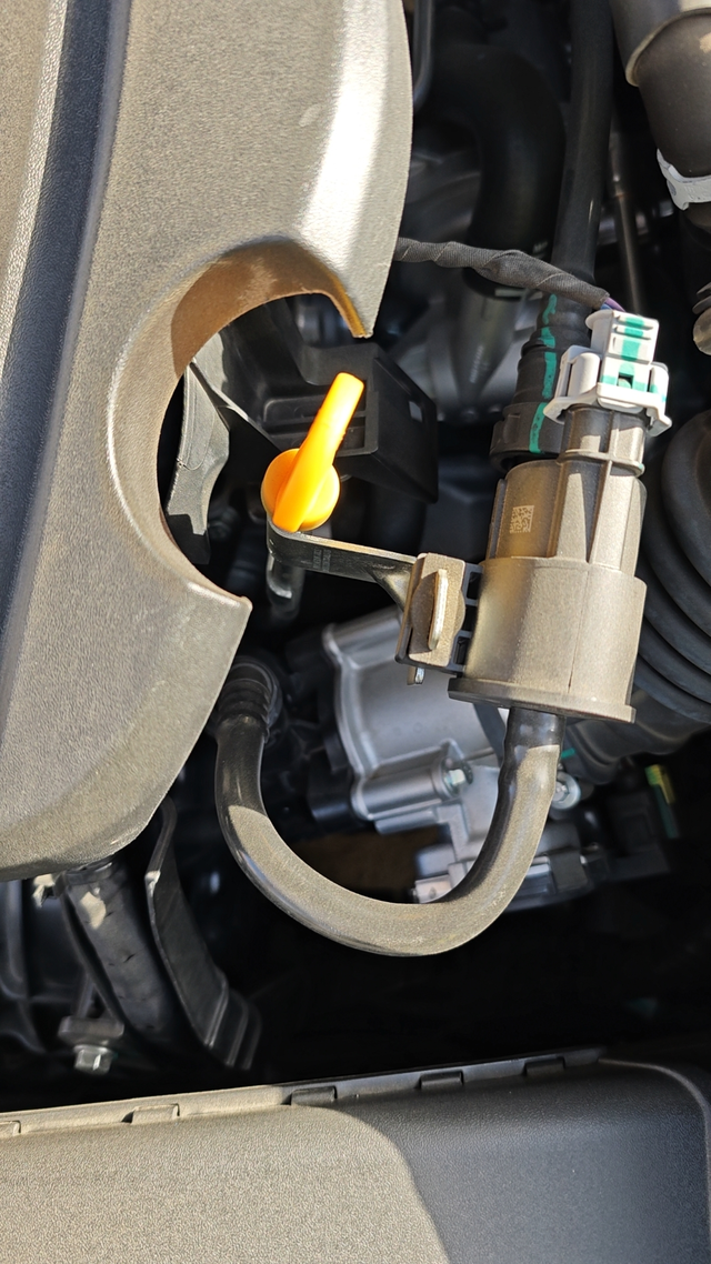 帝豪2025款前机盖布局分享今年摇号中签了，所以就提了这款车，吉利帝豪2025