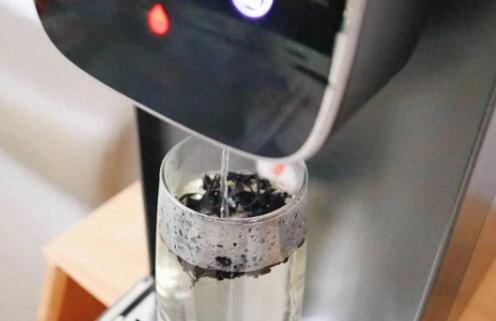 关于净水器，网上吐槽的声音确实不少。有人说它“过滤了个寂寞”，有人抱怨“换滤芯换