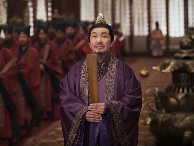 李治武则天时期，大臣韩思彦在外地当官的时间有点久了，忘了面圣的规矩，拜见完皇帝之