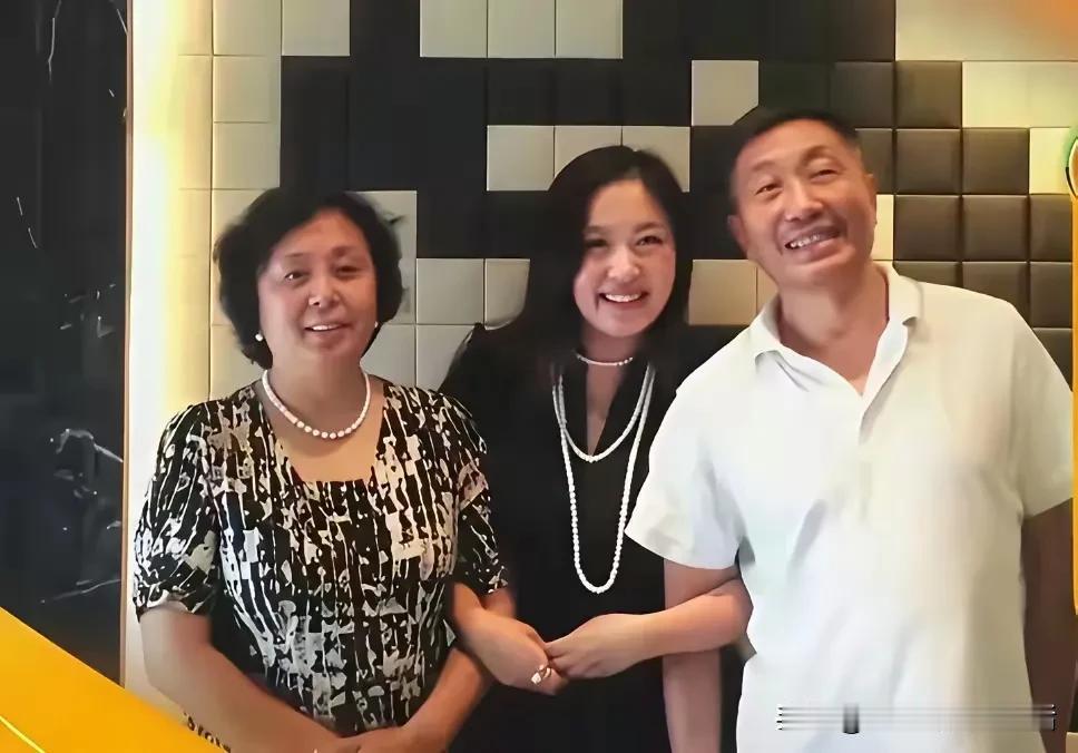 杜源给女儿起名字就跟闹着玩一样，他的女儿叫杜女，估计有一个儿子就叫杜男，谐音肚腩