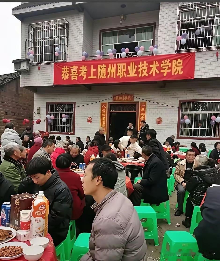 不得不说，这样的酒席，以后越来越多了！[捂脸哭]