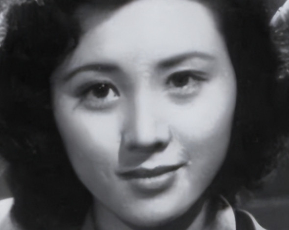 1942年，一女八路从来不洗脚，引起了游击队长甄凤山的警惕，他半夜潜入女队员房间