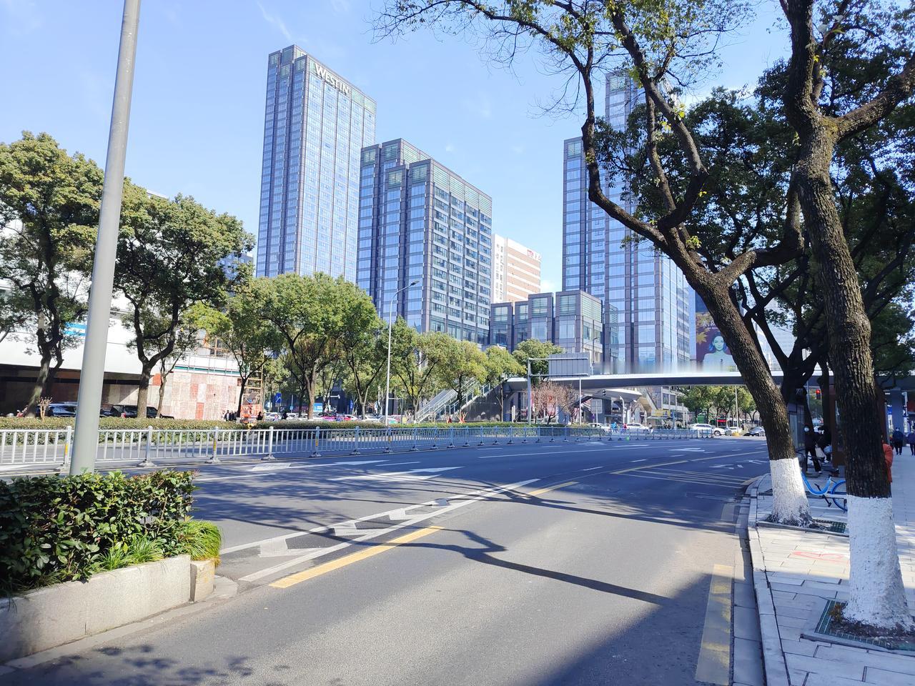 为什么有些时候点的外卖，外卖员会直接放在外卖柜或者物业前台，然后拍照上传外卖ap