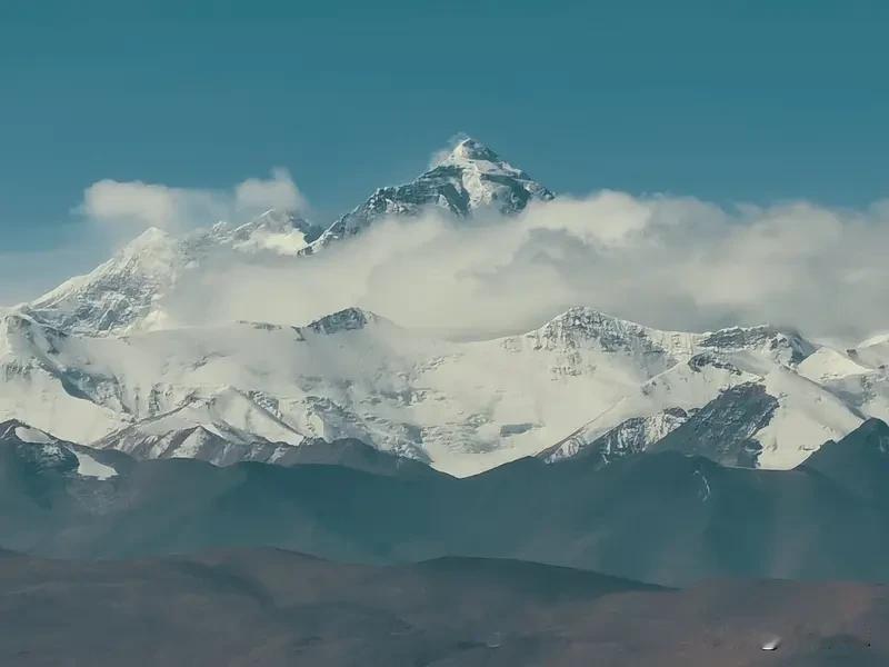 珠穆朗玛峰的山顶真的很热吗?珠穆朗玛峰的山顶可一点都不热，那简直就是个巨型冰窖