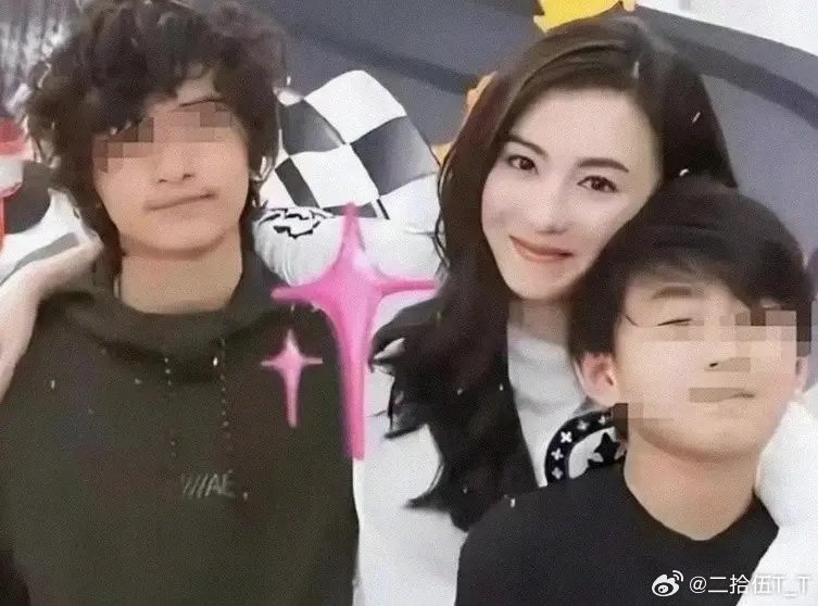 儿子病情被曝后,张柏芝第二个家被揭,难怪不再隐瞒，谢霆锋"傻眼"