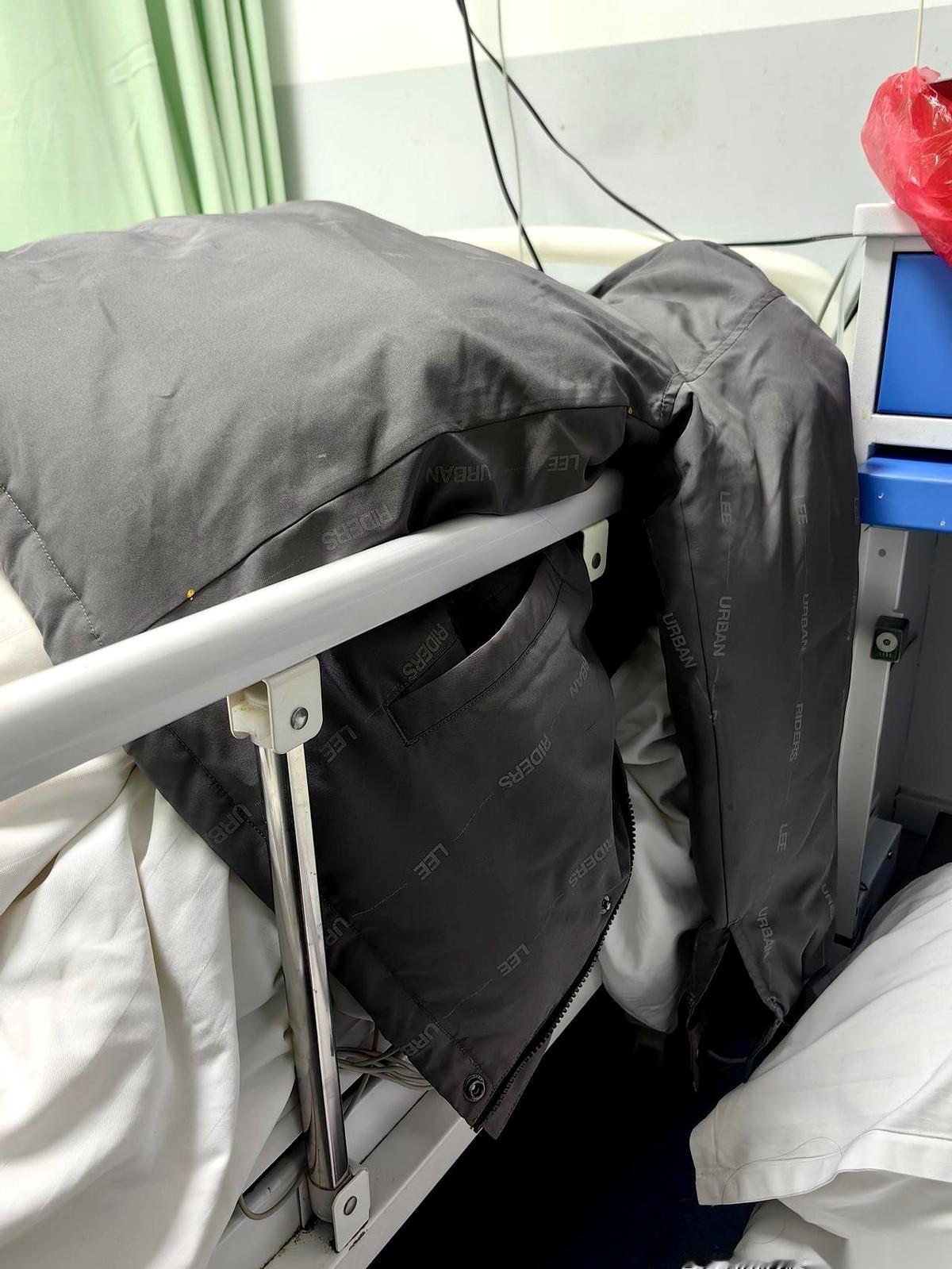 以前总觉得“多喝热水”是句敷衍人的废话。今天凌晨快一点，我老公抖得像个筛子，我