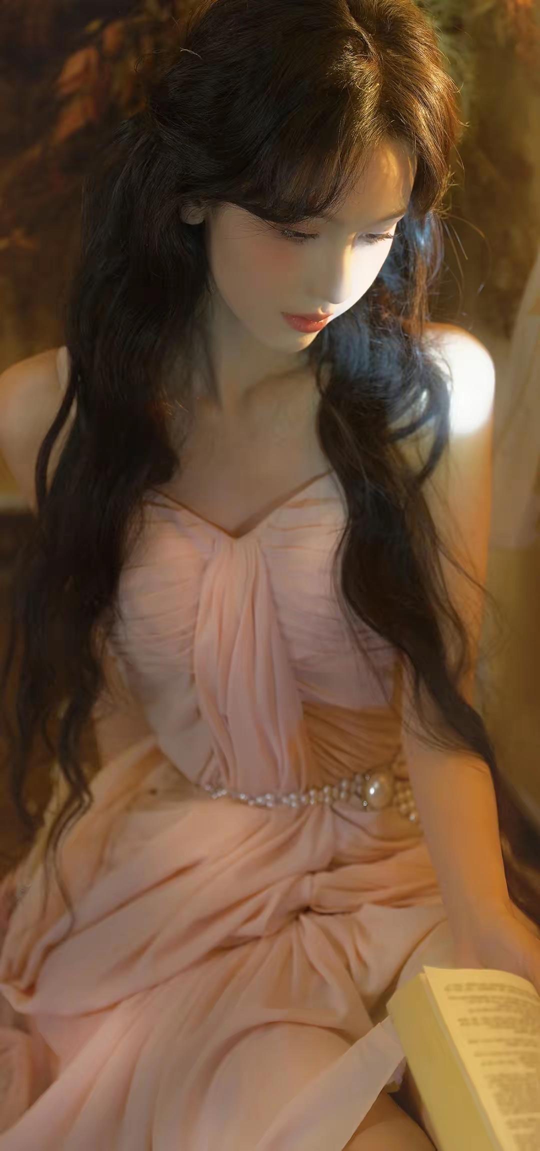 美女壁纸～从古韵华裳到日常清新，解锁多面陈都灵。每一种风格都独具韵味，美得从容又