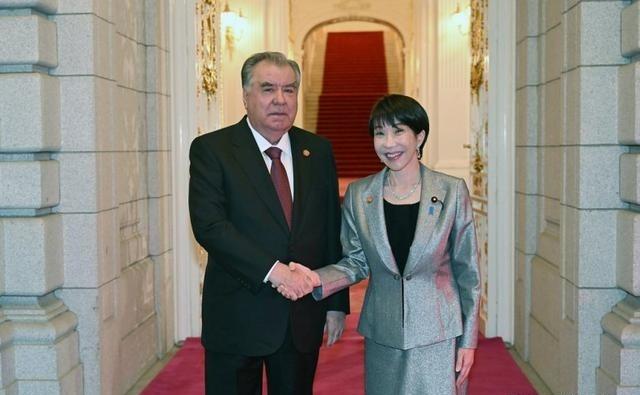 塔吉克斯坦的目光比其他4国要长远一些，日本邀请中亚5国开会，其他4国总统都忙着会