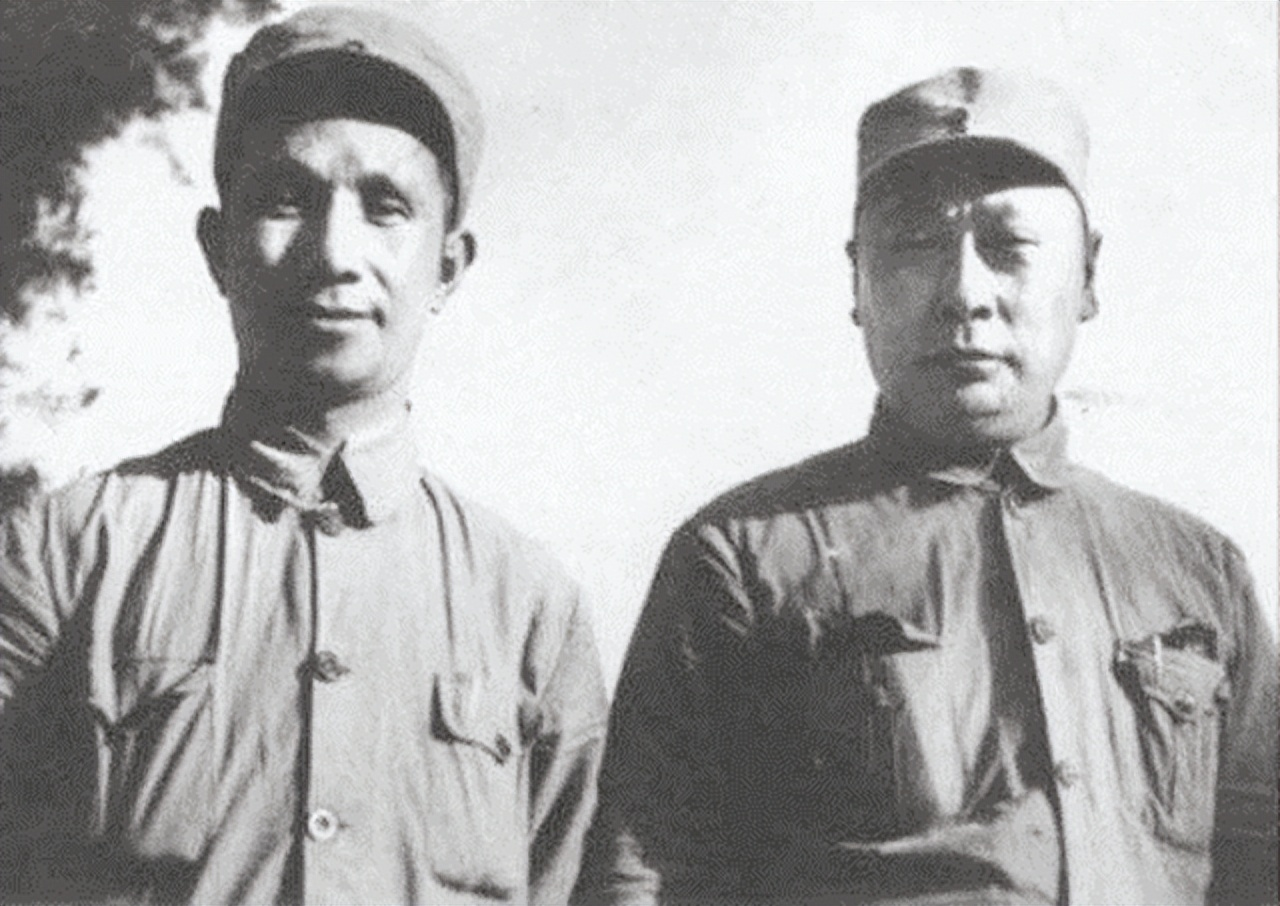 1947年，陈毅请一马夫到办公室给他理发，机要员拔出手枪：不许动 1947年