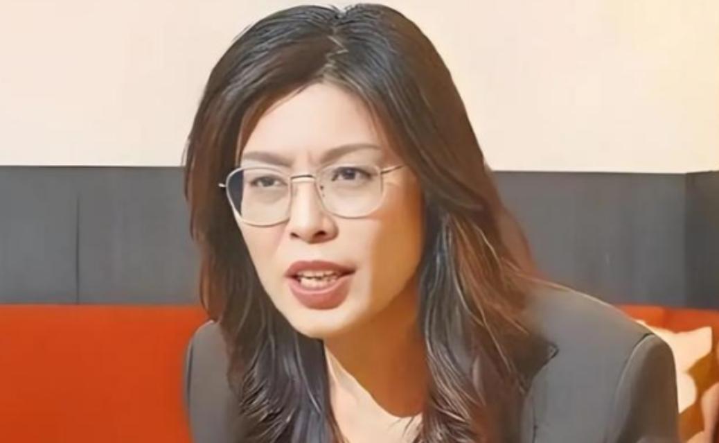 台海局势的天平上，一个关键人物的分量正在持续加重。中国国民党主席郑丽文的一系