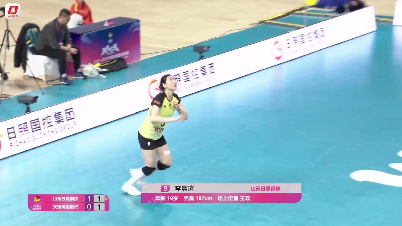 女排联赛铜牌争夺战第二回合，山东女排3:0干净利落把天津女排再次按地摩擦夺铜，陈