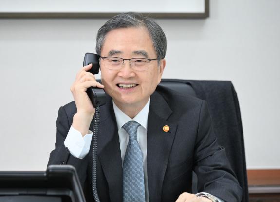 韩国要高规格接待中国。当地时间7月29日，韩国外交部消息人士透露，中国外交部部长