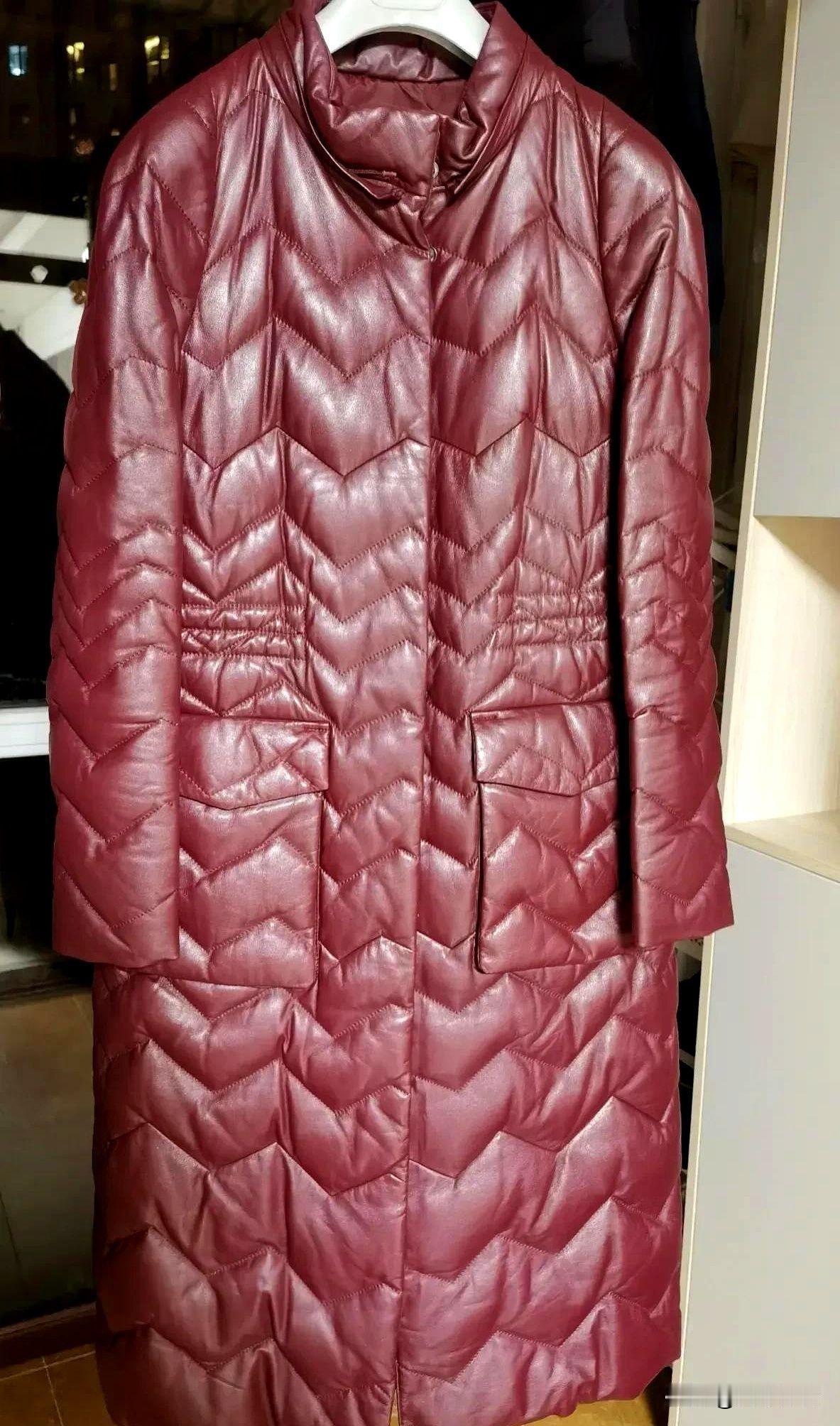 别再追今年的流行色了。真正会穿的人，正在偷偷穿10年前的衣服。我翻出一件近十