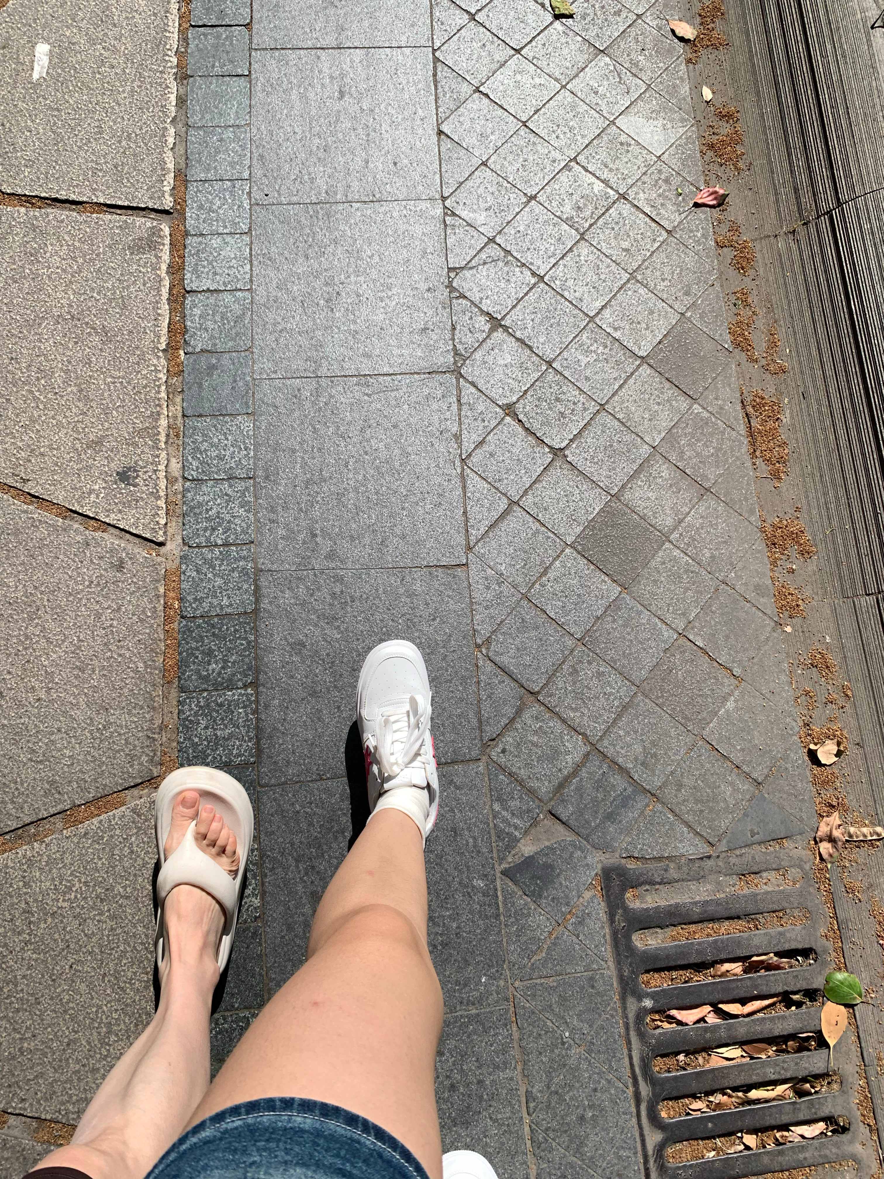 今天没穿拖鞋，结果根本没拍到脚