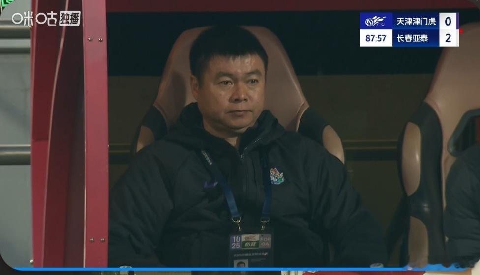 于根伟面无表情。​​​