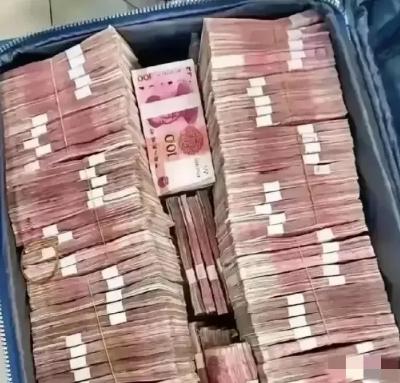 啥叫洗钱？给你举个最直白的例子：你买彩票中了800万，国家扣掉20%的税，到手6